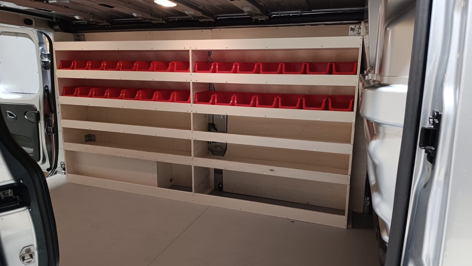 Double baie de rayonnage bouleau avec bacs rouges et niche basse